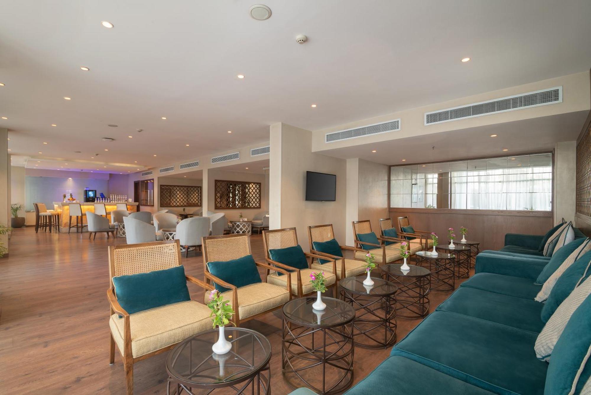 Steigenberger Pyramids Cairo Hotel Al Kawm al Akhdar Ngoại thất bức ảnh The lounge at Male International Airport